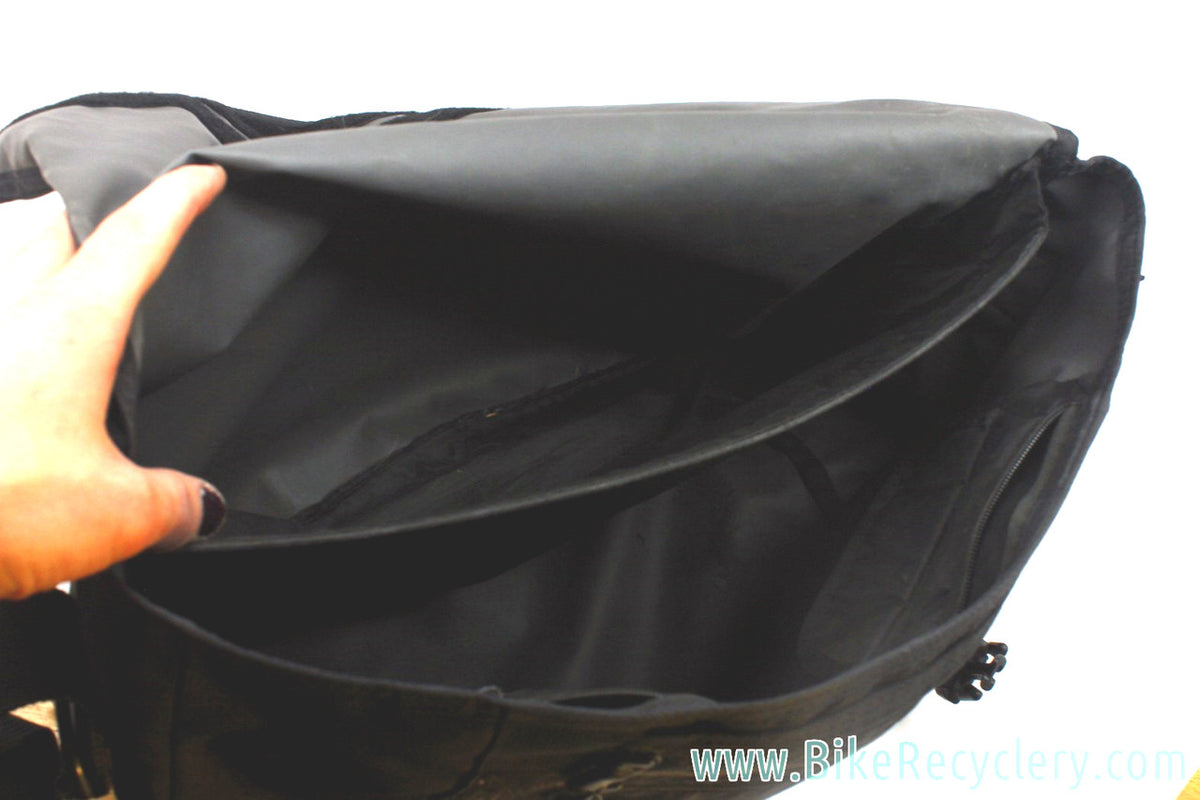 Timbuk2 Classic Commuter Messenger Bag: L / XL Deep - Black (Used)