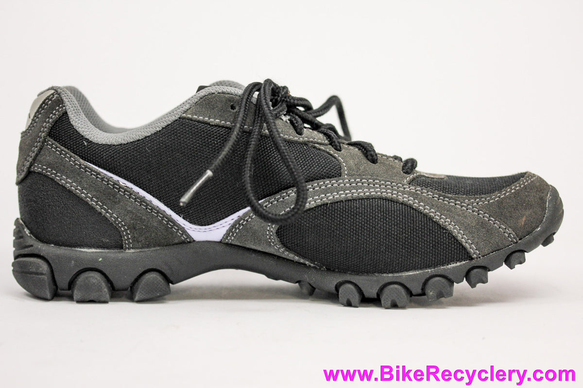 Nashbar Women's MTB Cycling / Spin Shoes: Size 39 / 8.5 US - Two Bolt Cleats - Walkable - Grey/Black (Almost New)