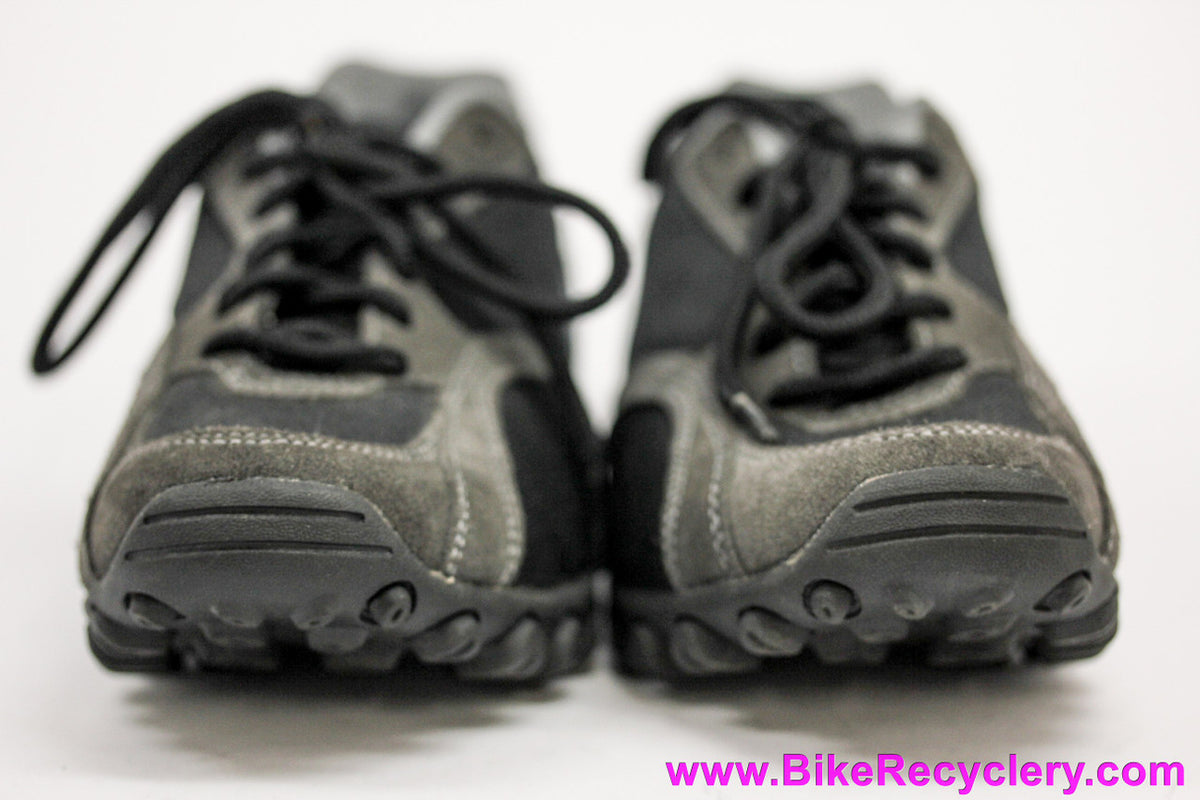 Nashbar Women's MTB Cycling / Spin Shoes: Size 39 / 8.5 US - Two Bolt Cleats - Walkable - Grey/Black (Almost New)